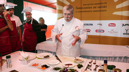 Salvador Gallego impartiendo el curso de salsas