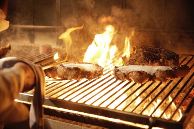 Parrilla Argentina, Barbacoa Tradicional Hecha Con Brasa